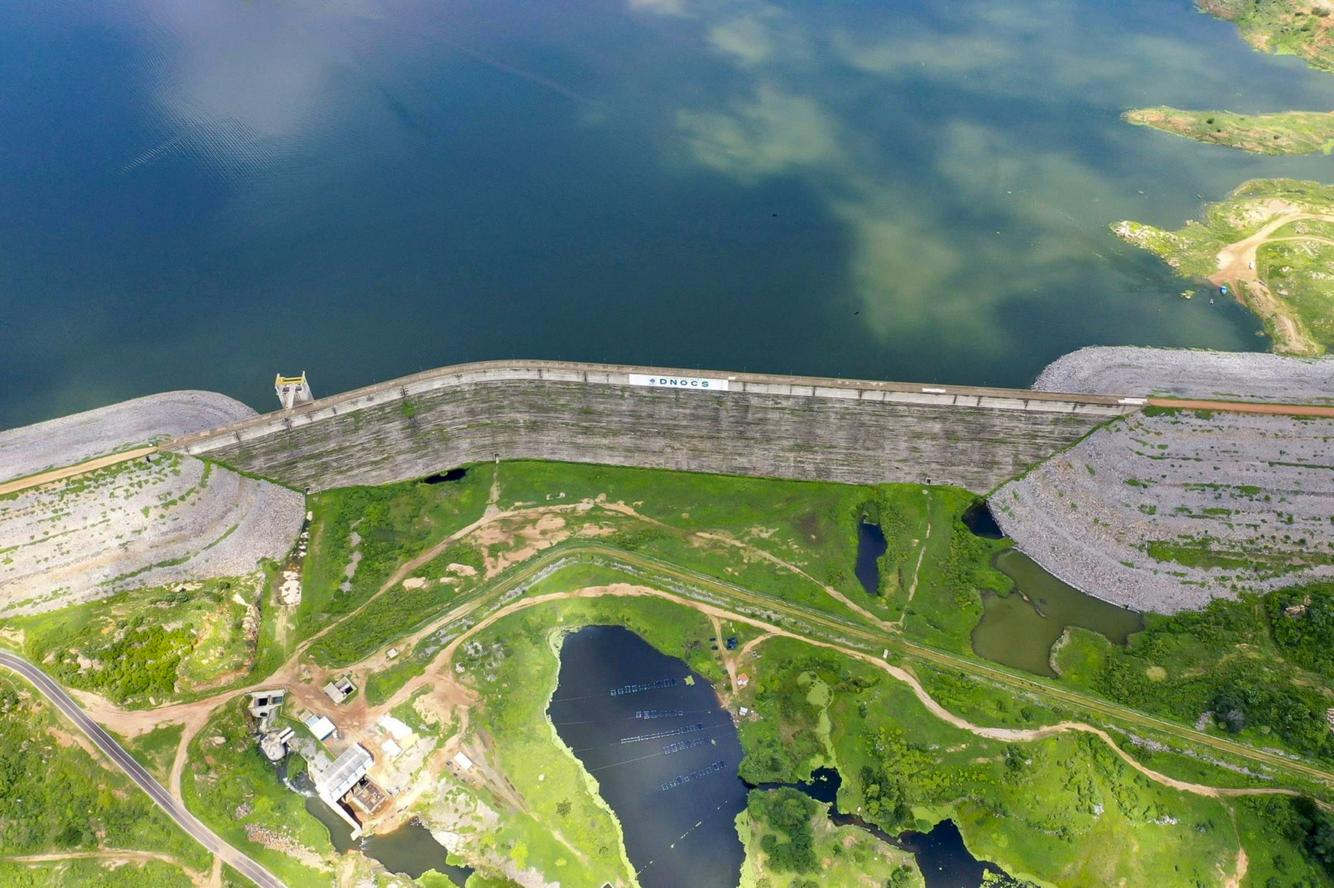 Açude Castanhão, maior reservatório do Ceará, faz parte da bacia do Médio Jaguaribe, uma das que está em situação de escassez hídrica (Foto: Gil Magalhães/Especial para O POVO)