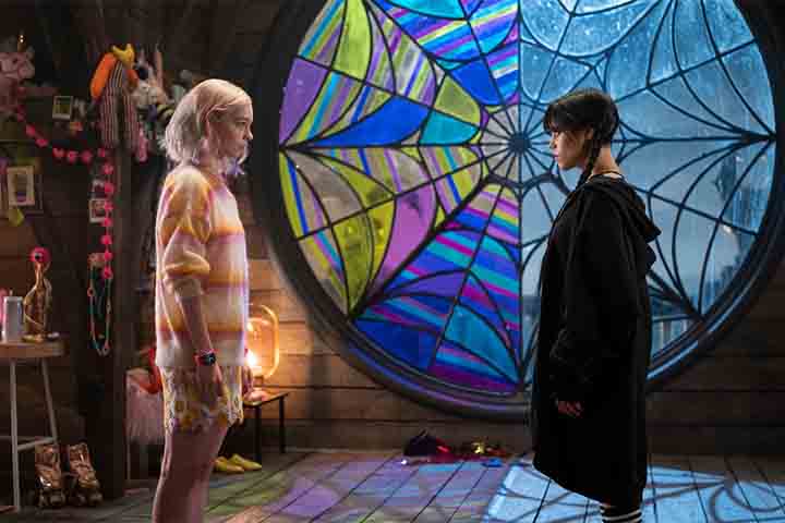 A presença de novos personagens, os segredos envolvendo a família Addams e os desafios enfrentados por Wandinha na Escola Nunca Mais apontam para uma narrativa ainda mais complexa e instigante.