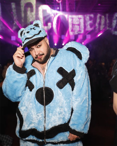 Em 2007, integrou o elenco do musical Miss Saigon, onde atuou também como engenheiro. Além de estar. durante os anos de 2009 e 2010, no aclamado musical Hairspray, sob direção de Miguel Falabella.