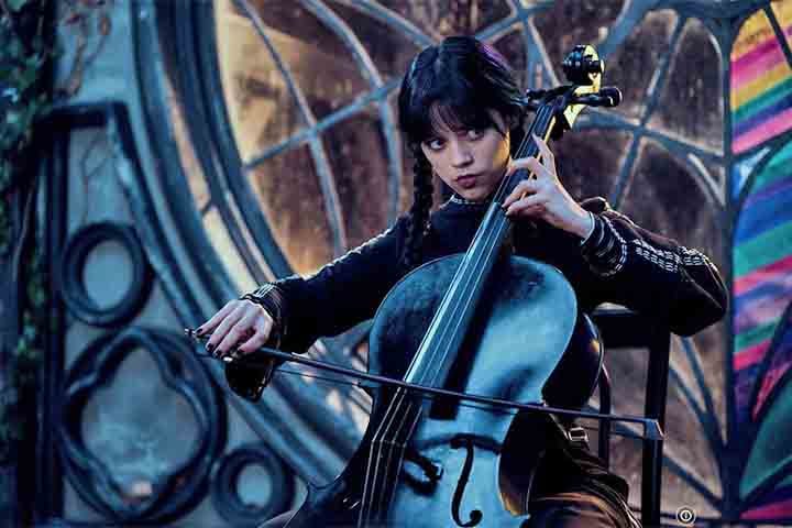 Resta saber quais segredos ainda serão revelados e como Wandinha lidará com os perigos que estão por vir. Tudo indica que, mais uma vez, a série se destacará entre os grandes lançamentos do ano.