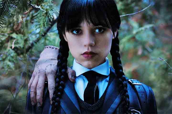 A primeira temporada de Wandinha foi um sucesso estrondoso. Com mais de 1,7 bilhão de horas visualizadas nos primeiros 91 dias após o lançamento, a série se tornou um fenômeno de audiência.