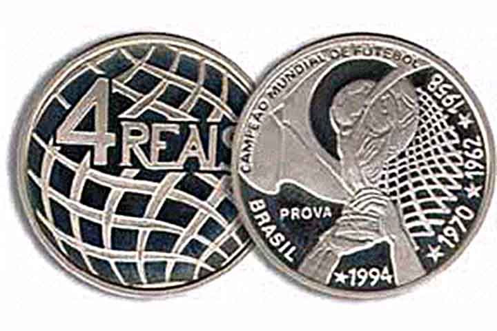 1994: 9 mil moedas em homenagem à conquista do Tetra foram fabricadas pelo BC.