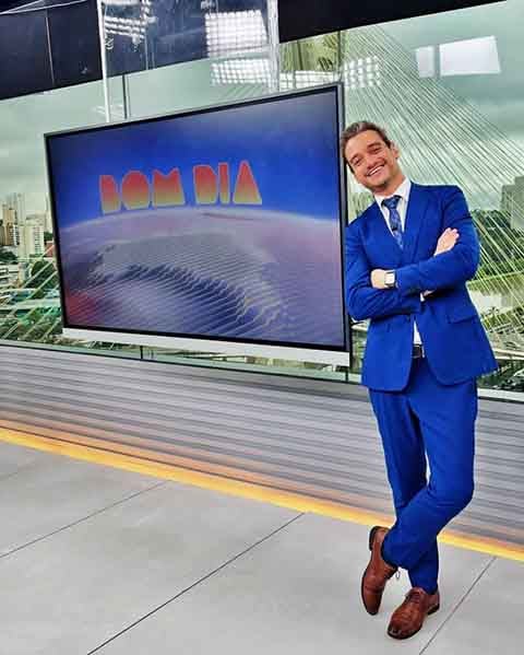 Em maio de 2011, Tiago Scheuer foi oficialmente contratado pela TV Globo e teve que se mudar para São Paulo. 