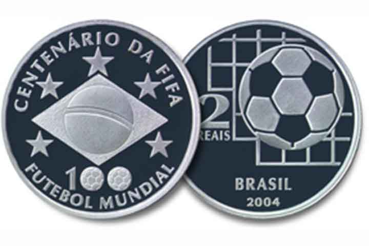 2004: Em homenagem ao Centenário da FIFA, foram fabricadas 25 mil unidades de moedas de R$ 2.