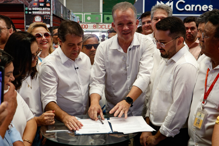 Evandro Leitão - Prefeito de Fortaleza, André Figueiredo - Deputado Federal. Anúncio da reforma do Carlito Pamplona