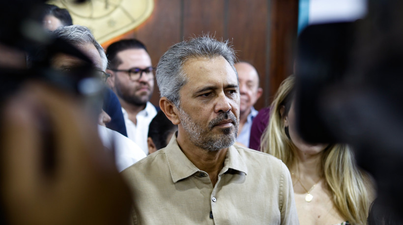 Governador Elmano de Freitas comentou polêmica envolvendo desmatamento de área próxima ao aeroporto