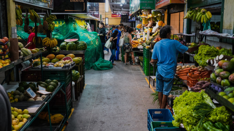 Imagem de apoio ilustrativo: Clientes compram no Mercado S&atilde;o Sebasti&atilde;o