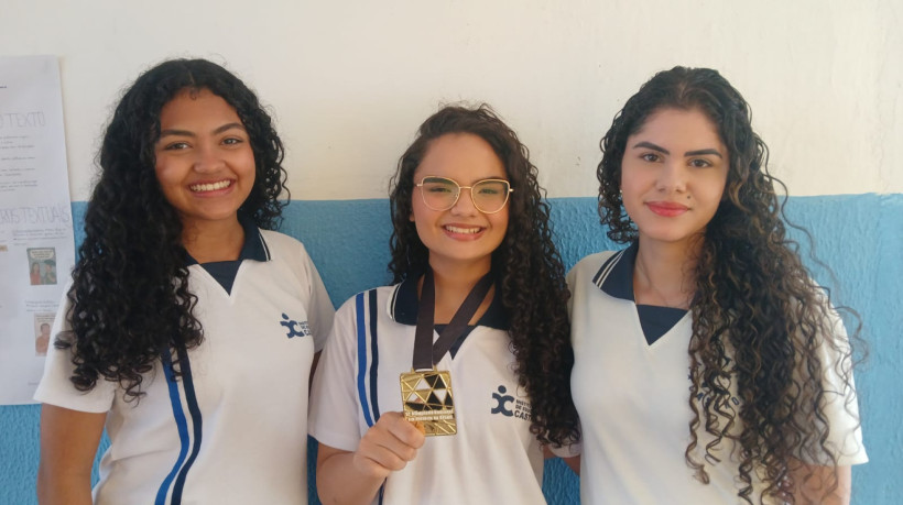 Lya Vitória, Giulia Alves e Sarah Gomes, estudantes de Aquiraz, ganharam medalha de ouro em olimpíada Nacional de História.