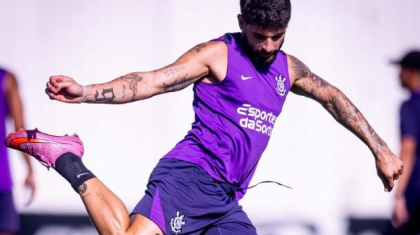 Atacante e lateral-direito retornam à rotina completa de atividades enquanto equipe se prepara para duelo decisivo pela Copa do Brasil