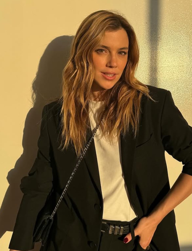 Ela se formou em Comunicação Social – Publicidade e Propaganda pela PUC-Rio, curso iniciado em 2013 e concluído em 2018.
