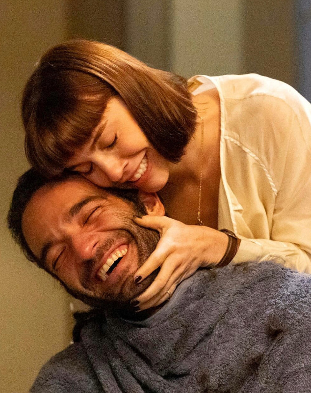 O impacto do reencontro se intensifica pela atuação de Alice Wegmann e Humberto Carrão, com destaque para a cena em que Solange raspa a cabeça de Afonso.
