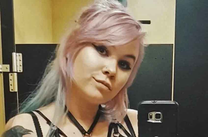 Alec Baldwin atirou e matou a colega porque usou uma arma com bala de verdade, que estava sob responsabilidade justamente de Hannah Gutierrez,  que cuidava de armas no set. Ela foi condenada em 15/4/2024 a 18 meses de prisão pelo crime.  Você transformou uma arma segura em uma arma letal, disse a juíza Mary Marlowe Sommer ao ler a sentença.