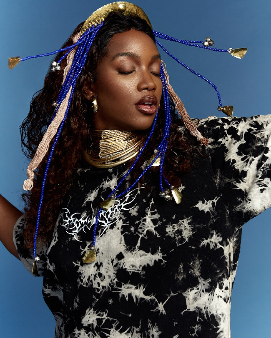 Em 2021, Iza foi eleita uma das “Líderes da Próxima Geração” pela revista “Time” pelo impacto racial e social na América Latina e considerada a celebridade mais influente do Brasil pela Ipsos.
