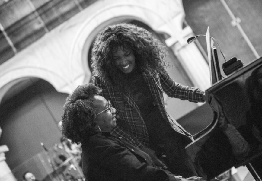 Ela nasceu no dia 3 de setembro de 1990 no bairro de Olaria, Rio de Janeiro. Iza é filha de Isabel Cristina Lima, professora de música e artes, e de Djama Leite Lima, militar naval. Seus pais são primos de segundo grau, motivo pelo qual ela carrega o sobrenome Lima duas vezes.
