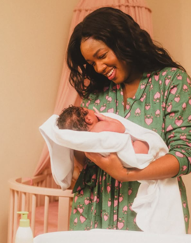 Sua filha, Nala, nasceu em outubro de 2024. Pouco depois, Iza lançou a canção “Como Posso Amar Assim?”, em homenagem à menina.
