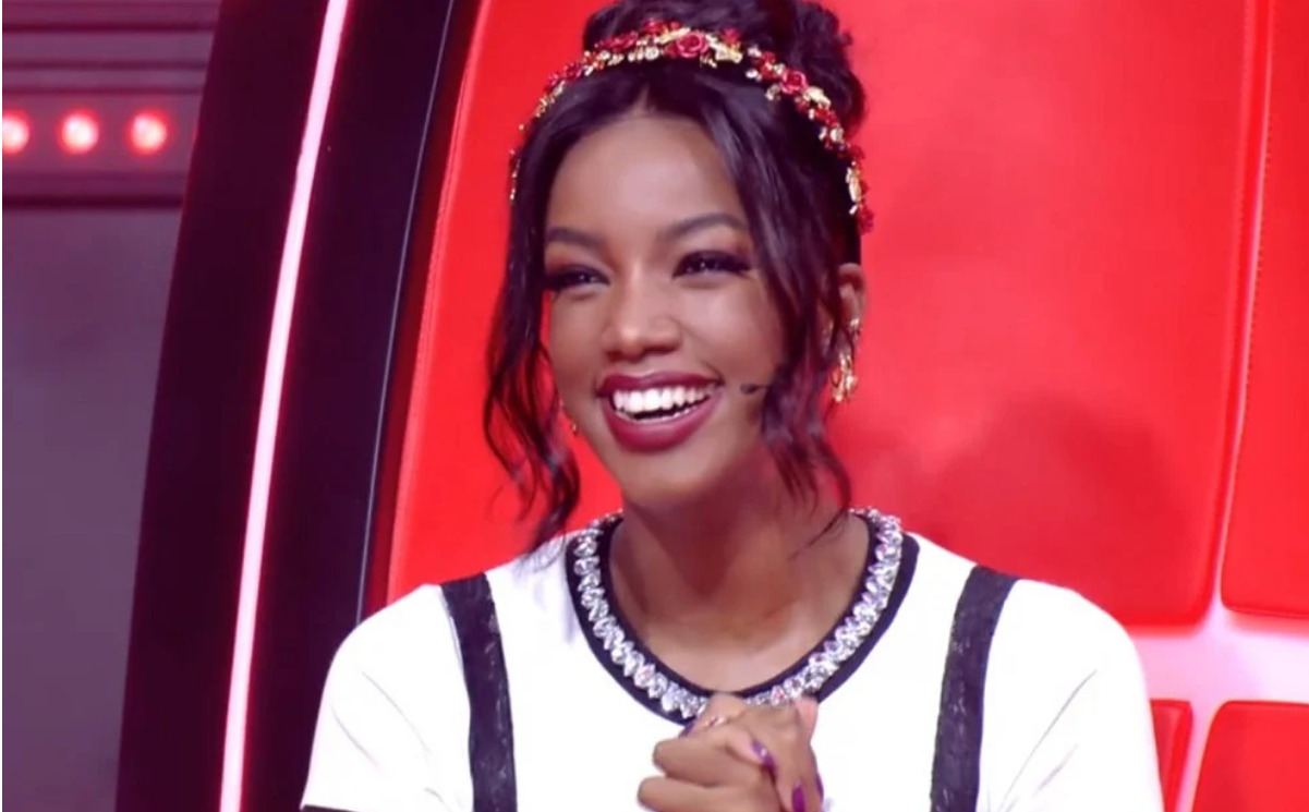 Iza foi técnica da oitava temporada do “The Voice Brasil” da TV Globo em 2018, substituindo Carlinhos Brown.
