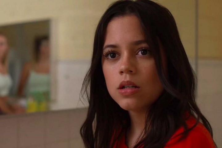 O sucesso da série teve impacto direto na carreira de Jenna Ortega. Antes de Wandinha, a atriz já era conhecida por papéis em produções como You, Jane the Virgin e nos filmes mais recentes da franquia Pânico.