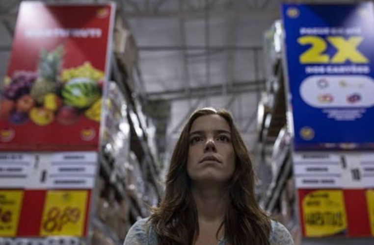 Participou também da série Justiça 2, no Globoplay, como Carolina, jovem contadora que retorna à cidade natal por motivos financeiros e enfrenta quem a prejudicou na adolescência.
