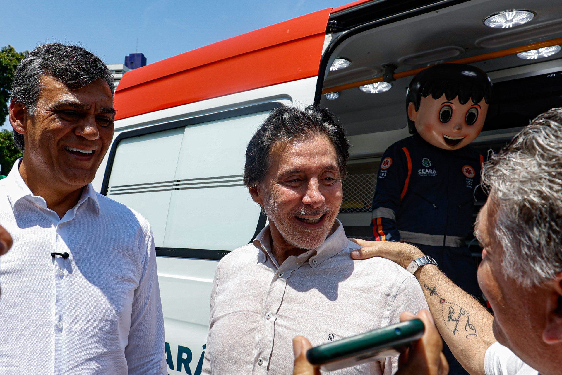 Naumi  Amorim, prefeito de Caucaia (&agrave; esquerda) e Eun&iacute;cio Oliveira, deputado federal.  (Foto: DANIEL GALBER/ESPECIAL PARA O POVO)