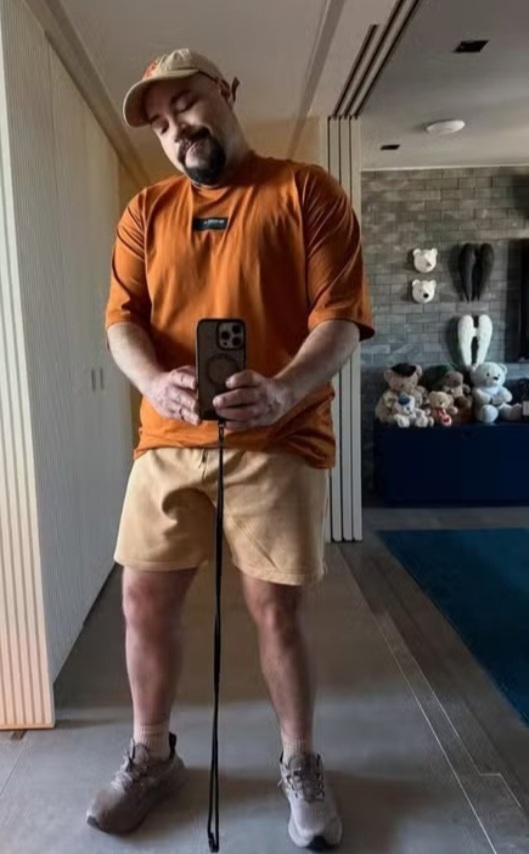 Um tempo atrás confesso que pensava que seria impossível uma transformação dessa, mas minha parceria com a Voy me fez enxergar que é, sim, possível e de maneira leve, escreveu o ator.