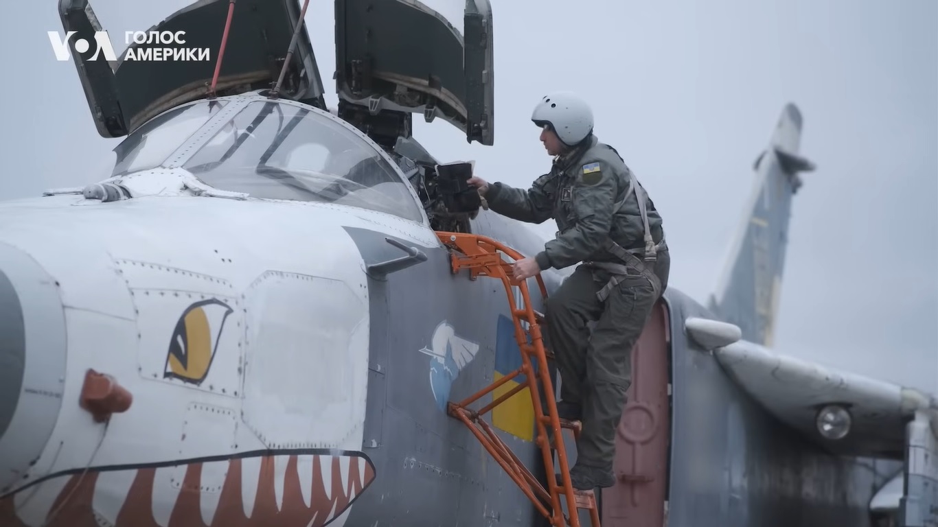 15º – Indonésia (641 aeronaves)
Defende seu vasto território insular com F-16 e Sukhoi. Parceria com a Coreia do Sul para o desenvolvimento do KF-21.
