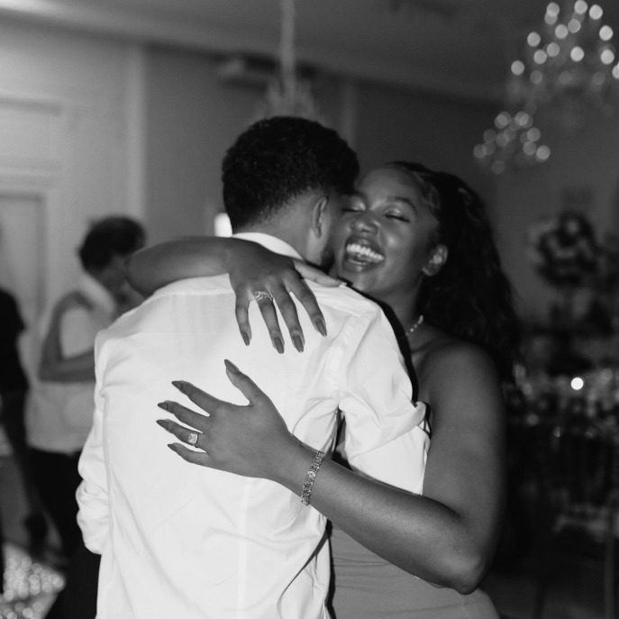 Na vida pessoal, Iza anunciou o namoro com o jogador do Mirassol Yuri Lima em 2023. Em abril de 2024, revelou que estava grávida de seu primeiro filho com o atleta.
