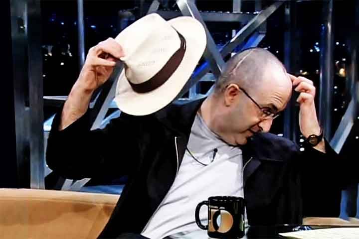 Ele negou que haja suspeita de câncer. Os rumores a esse respeito se deveram ao fato do histórico de saúde do comunicador, que removeu dois tumores do crânio, em 2006, e recebeu diagnóstico de aneurisma dez anos depois.
