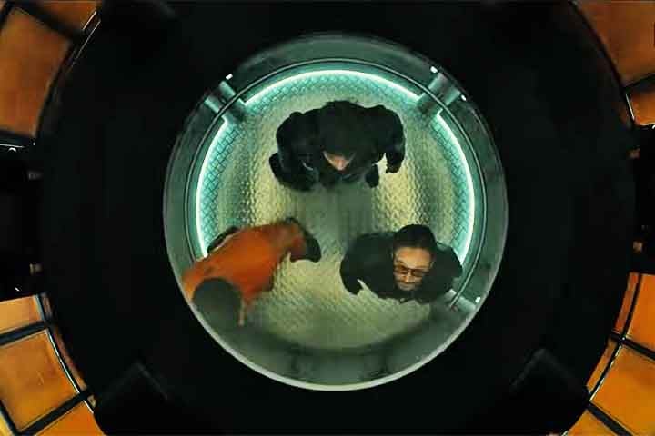 Diante desse quadro, um grupo de bilionários busca refúgio no Kimera Underground Park - um bunker subterrâneo de luxo. 
