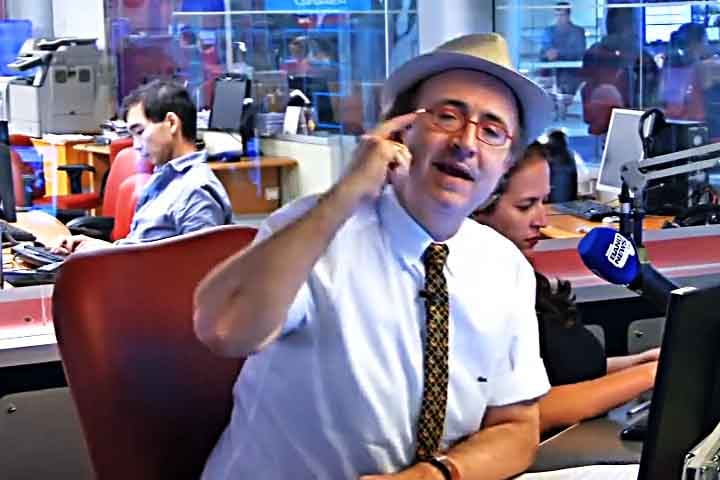 Em seguida, Reinaldo Azevedo fez o comunicado: “Faço o programa hoje, fiz questão de fazer, mas a partir de amanhã já não venho, pelo menos até o dia 12. Qualquer novidade vocês saberão.”
