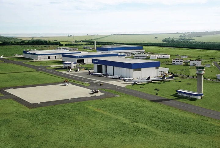 A fábrica da Embraer e a movimentação no aeródromo são justamente o ponto mais forte do município, que tem apenas cerca de 5 mil habitantes e fica a 