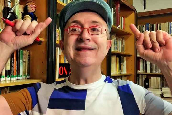 Ele anunciou que pretende continuar ativo em sua coluna no UOL, mas ficará afastado das atividades no rádio, na TV e de programa multiplataforma durante o período de estresse vocal.
