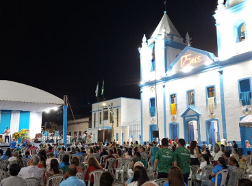 Igreja Matriz de Nossa Senhora da Penha foi pintada recentemente, ganhando tons de azul em sua arquitetura preservada até os dias de hoje 