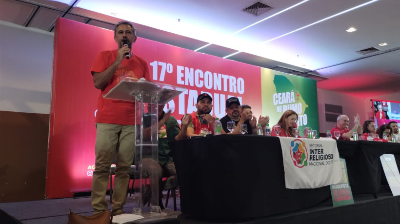 Elmano de Freitas (PT) em encontro estadual do PT