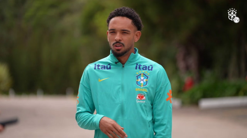 Vitinho comenta semelhança entre Carlo e Davide Ancelotti