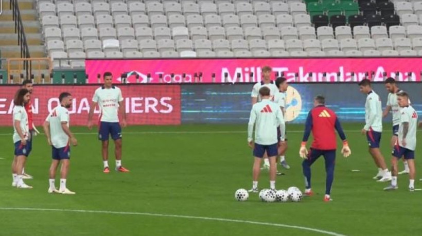 Seleções se enfrentam em partida válida pela 2ª rodada do Grupo E das Eliminatórias da Europa para a Copa do Mundo 2026
