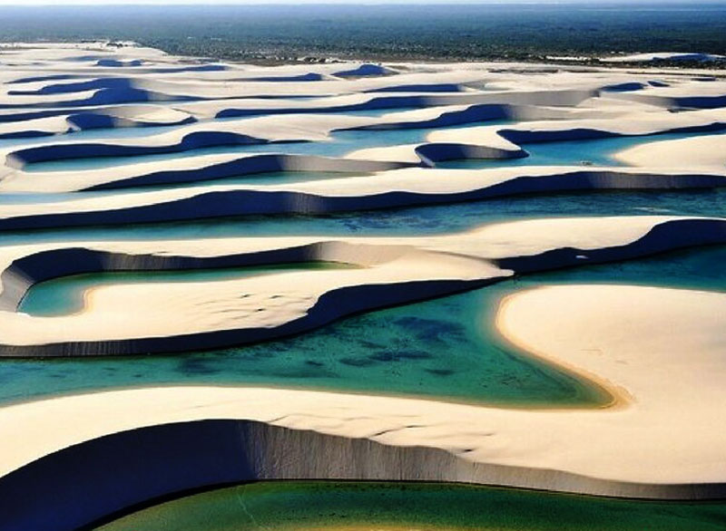  Lençóis Maranhenses (Brasil) - Impressionante terreno formado por raro processo geológico que combina as maiores dunas do país com lagoas da água do rio Preguiças. 