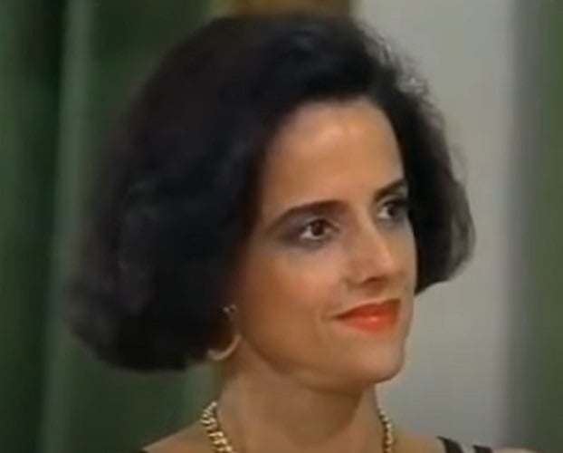 Após retornar ao Brasil no final da década de 1970, Marieta Severo participou de diversas produções de destaque na televisão, como Que Rei Sou Eu? e Deus nos Acuda.