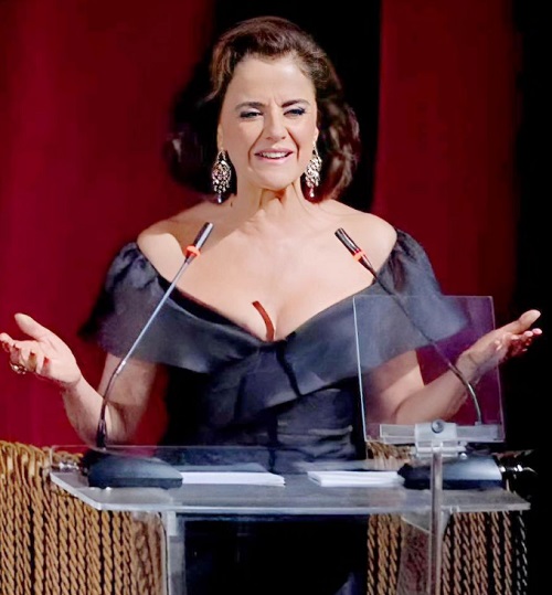 Marieta acumulou uma série de prêmios ao longo de sua carreira, incluindo o Prêmio Governador do Estado e o Prêmio Molière, destacando sua versatilidade e talento.