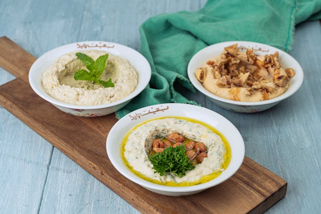 Mutabal (Líbano e Síria) – Similar ao babaganuche, mas com mais tahine e alho, de sabor mais marcante.
