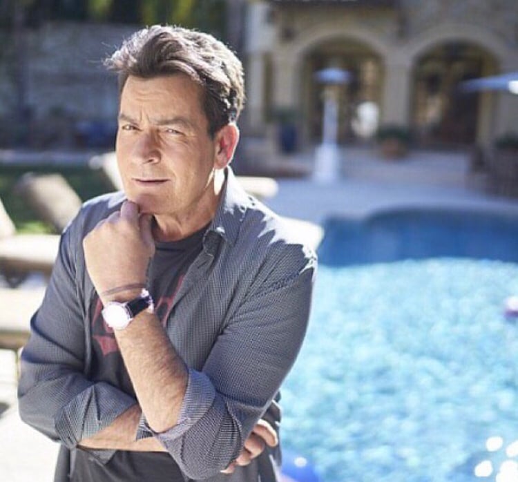 Como inúmeros tributos confirmam, Charlie Sheen é um dos atores mais aclamados de sua geração. Contudo, também já causou algumas polêmicas. 