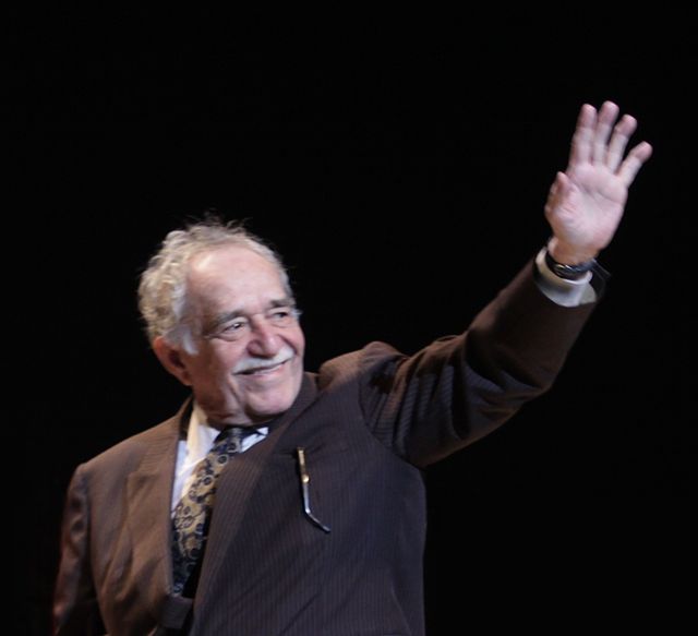 Considerado um dos autores mais importantes do século XX, o colombiano Gabriel García Márquez foi um dos escritores mais admirados e traduzidos no mundo, com mais de 40 milhões de livros vendidos em 36 idiomas. Ganhou o Prêmio Nobel de Literatura de 1982.