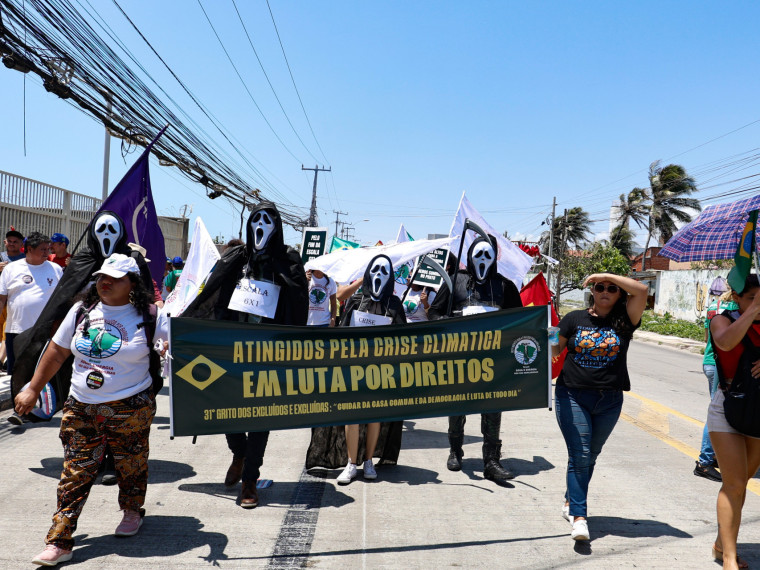 Grito Dos Excluídos discute democracia, liberdade e igualdade na Praia do Futuro