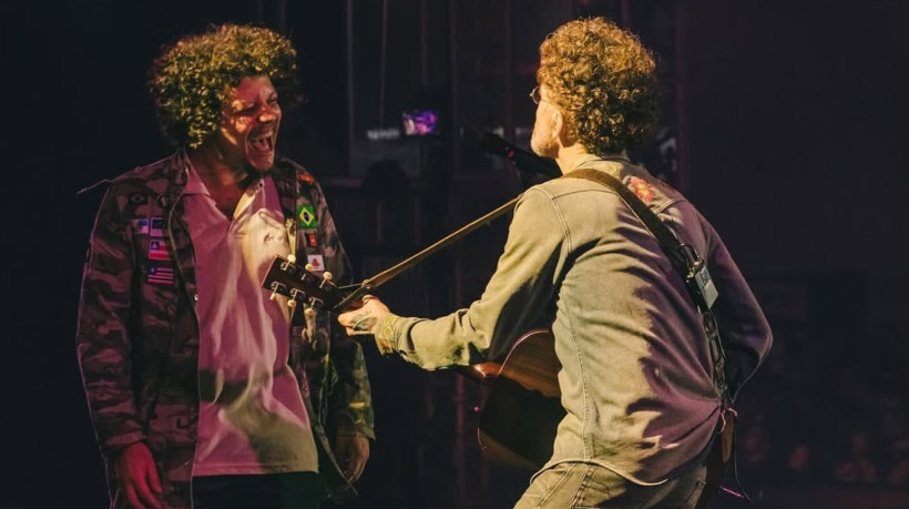Chico Chico e Nando Reis se encontram em show no Coala Festival