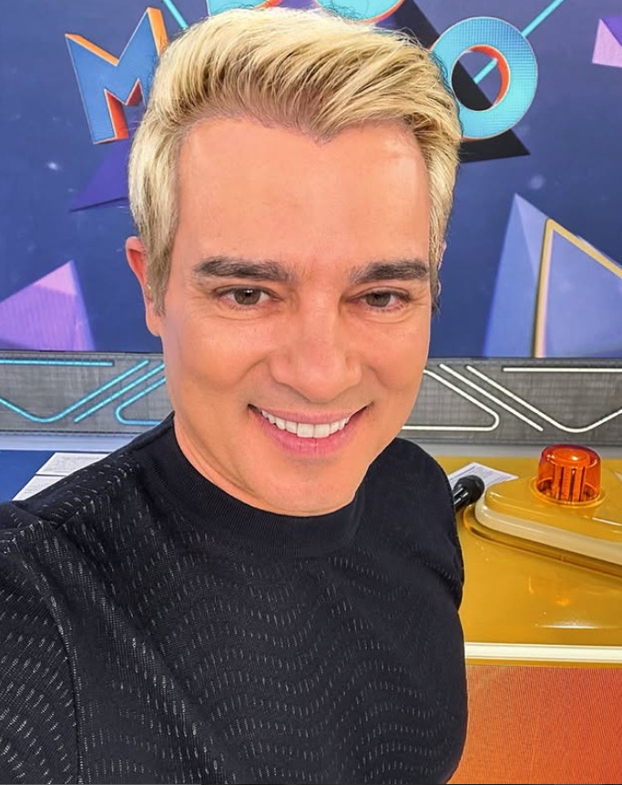 No mesmo período, expandiu sua presença na mídia: lançou um canal no YouTube em 2016, que ultrapassou três milhões de inscritos em 2017. Desde então, publica vídeos de receitas em tamanho “gigante”, além de invenções e outros conteúdos variados.
