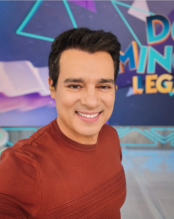 Em 2023, foi o único apresentador do SBT a superar a Globo em audiência. Já em 2024, com a saída de Eliana para a concorrente, o “Domingo Legal” passou a ter sete horas de duração. Apesar de oscilar em audiência, manteve a vice-liderança.