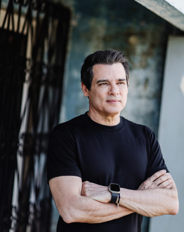 Em dezembro de 2021, ele revelou ter enfrentado um câncer na bexiga, do qual se curou após tratamento.
