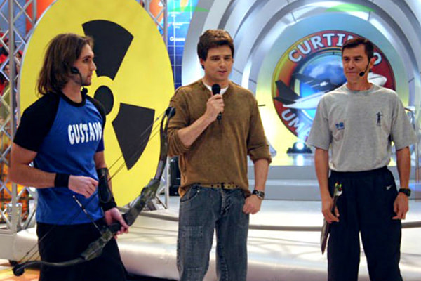 Após um ano fora da TV, comandou em 2001 “Curtindo uma Viagem”, que foi cancelado em 2002. Exibido inicialmente aos domingos, o programa migrou para os sábados em 2001, mas perdeu audiência e voltou aos domingos. Foi cancelado em 2002 por cortes de gastos, embora reprises tenham seguido até 2003.
