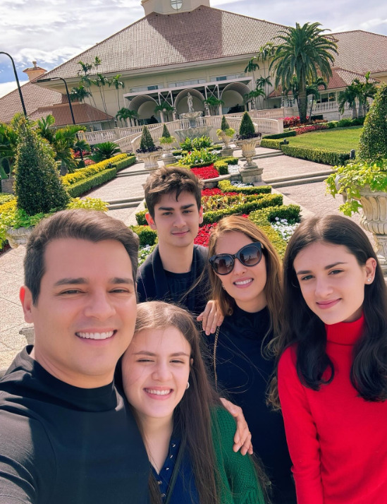 Celso Portiolli é casado com Suzana Marchi desde 1992 e tem três filhos: Laura (nascida em 2000), Pedro Henrique (2003) e Luana (2006).