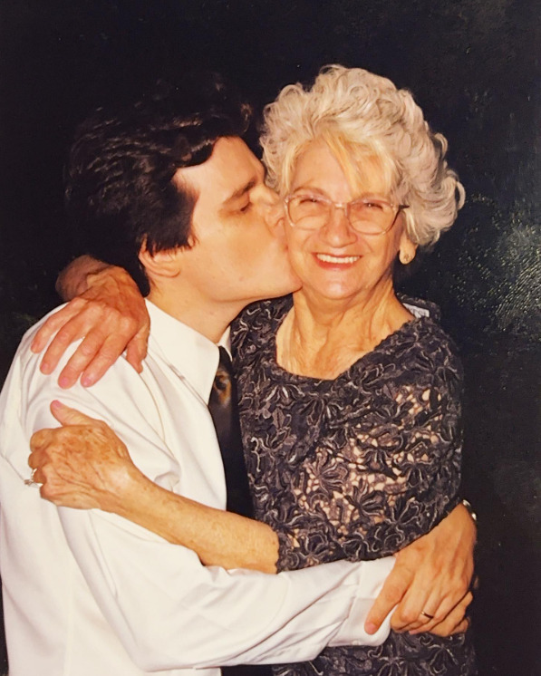 Celso Yunes Portiolli nasceu em 1º de junho de 1967, em Maringá, filho de Dibe Yunes e Hercílio Portiolli, e é o caçula de doze irmãos. 
