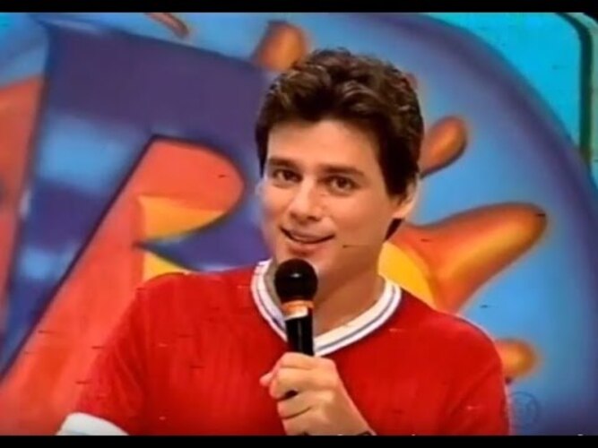 Em 1996, Celso Portiolli substituiu Angélica no “Passa ou Repassa” e foi vaiado na estreia, mas permaneceu à frente do programa até 2000.
